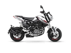 Benelli Tornado Naked T125 en colores negro y blanco, vista lateral destacando su diseño deportivo y dinámico.