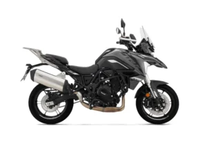 Benelli TRK 702 en color negro, vista lateral destacando su diseño robusto y versátil para todo tipo de terreno.