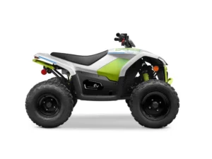 CFMOTO CFORCE EV110 negro y verde metalizado, ATV eléctrico para jóvenes con diseño moderno y rendimiento silencioso