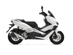 Keeway Vieste 300 en color blanco.